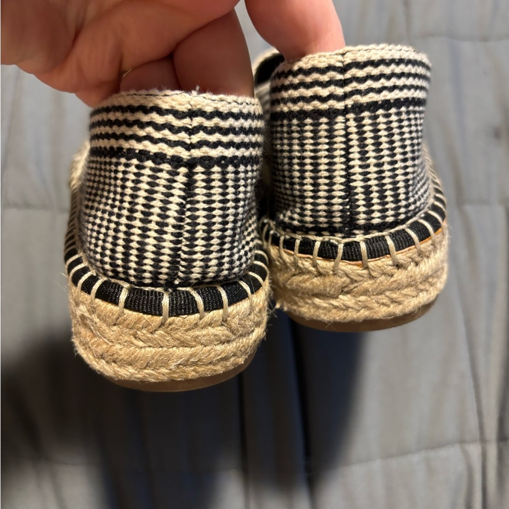 CHELSEA & VIOLET Mimi Black and Cream Slip-On Espadrille Flats Womens Size 6 - Picture 2 of 7